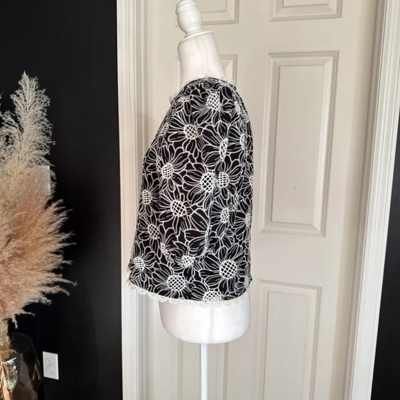 Express Black Floral Crochet Embroidered Blouse size Medium - Picture 3 of 12